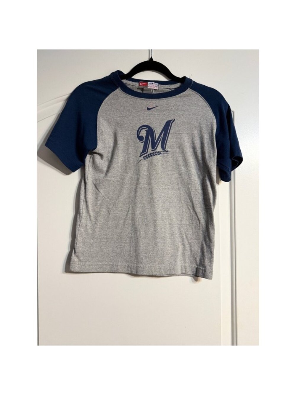 Nike Milwaukee Brewers T-Shirt Small Grey Navy Raglan MLB Tee Baseball Gorpcore